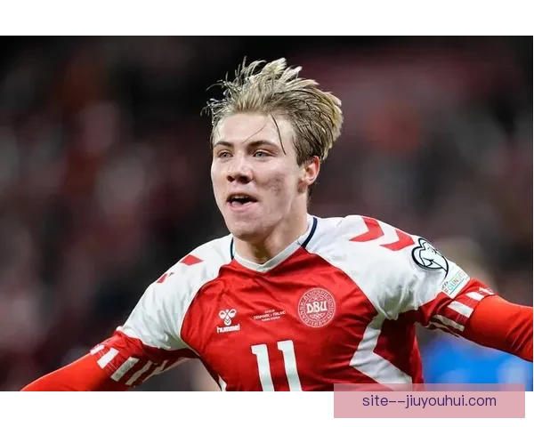 曼联官方宣布霍伊伦德正式身披9号球衣亮相球队阵容