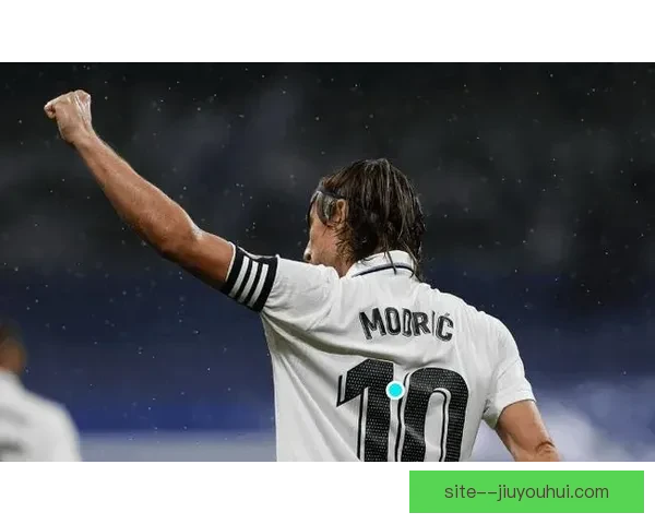 莫德里奇在英超对抗中的中场节奏与关键作用深度解析战术价值